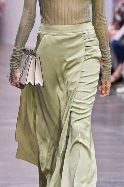 Look 14